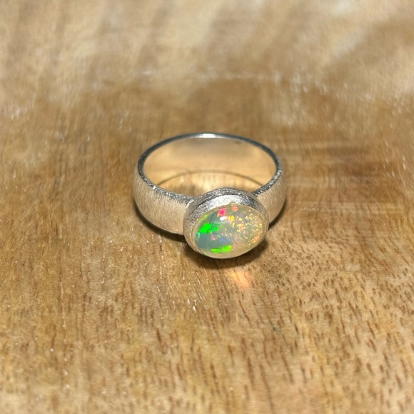 NWOT Natural Oval Shape Multi Fire Ethiopian Opal 925 Sterling Silver Ring - Picture 1 of 14